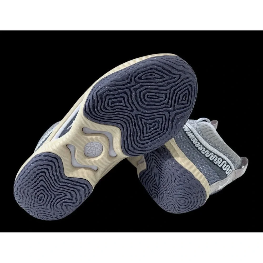 Size 10.5 - Nike Cosmic Unity 3 Be True To Her‎ School